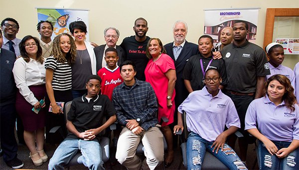 BitchImWayne103's tweet photo. I LOVE JUST TAKING TIME REFLECTING ON THE GOOD THINGS I DID AND THE GOOD PEOPLE I MEET DURING MY TIME WITH @BCrusade I really appreciate &amp; love you Charisse Bremond Weaver 💯✊🏿 @dbwelljr @YouthSource @CP3 #ExistToAssist https://t.co/6WuwNiTbIZ