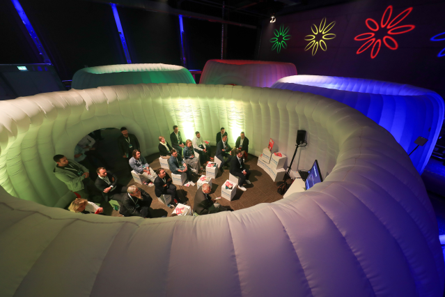 OIrrek's tweet photo. Inspirierende Keynotes, tiefergehende Workshops, die Auszeichnung des „CHRO of the Year“ und ein Abendevent zum Feiern und Netzwerken – Tickets und Infos zum Human Work/s Summit gibt es hier: #HWSummit #HumanWorks #FutureofWork https://t.co/gDuxjdrCQ4 https://t.co/6kzTHEZvx1