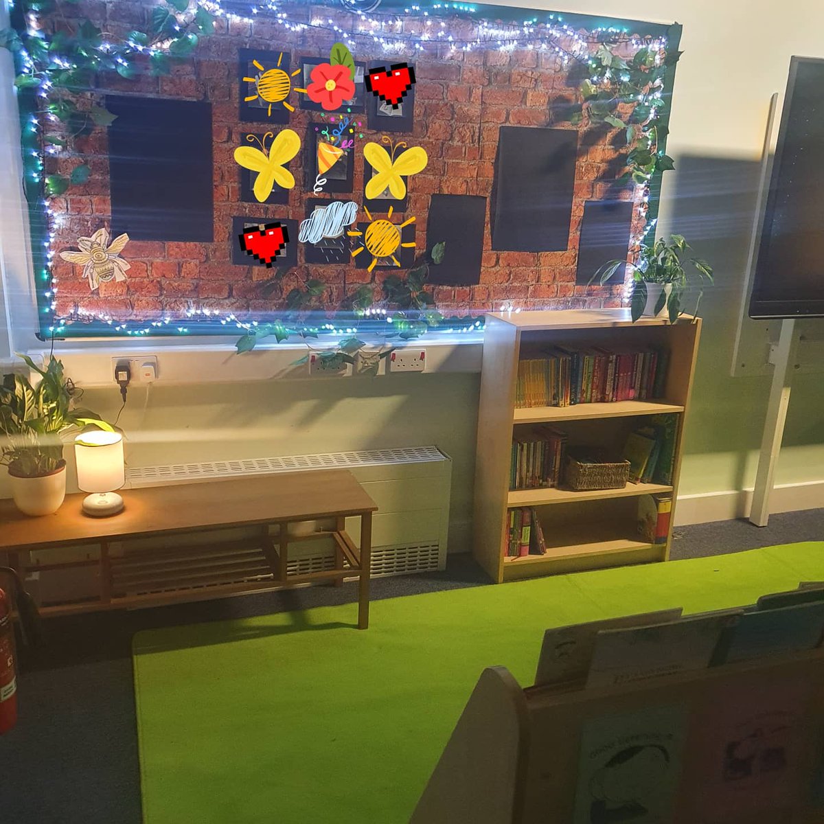 Iammrsstewart1's tweet photo. Few small touches to add but almost finished my reading area! Genre labels, some reviews/recommendations and the sofa when it arrives and all will be done. Kids are loving it! 😍 #readingenvironments #readingculture #readingforenjoyment #books #library #lovereading #teacherlife https://t.co/SNUk2lvzZC