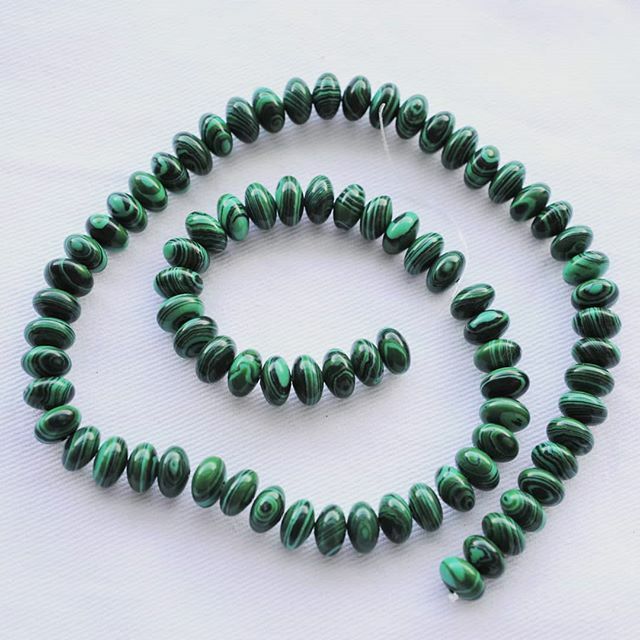 Just listed these gorgeous glossy  #malachite #beads on #ebay. They are stunning and very hard to take a good photograph of! 
#reducereuserecycle #secondhandnotsecondbest #socent #sustainablecrafting #glasgowetsy #jewellerymakers 
Link to ebay shop is in… ift.tt/3ccLTBL