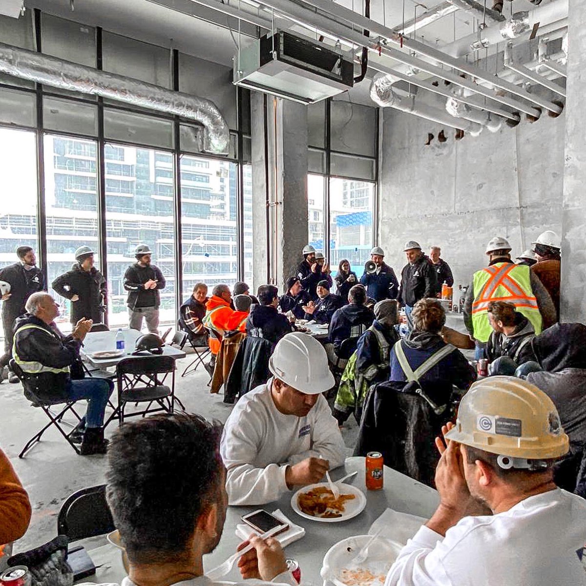 CentreCourtInc's tweet photo. Today marks a BIG day for us as Zen King West celebrates it’s topping off! Our in-house construction team has done some amazing work with achieving tremendous timelines. 

We are one step closer to welcoming families into their new homes!

#CentreCourt #Toronto #ZenKingWest https://t.co/fQFYe8uBeR