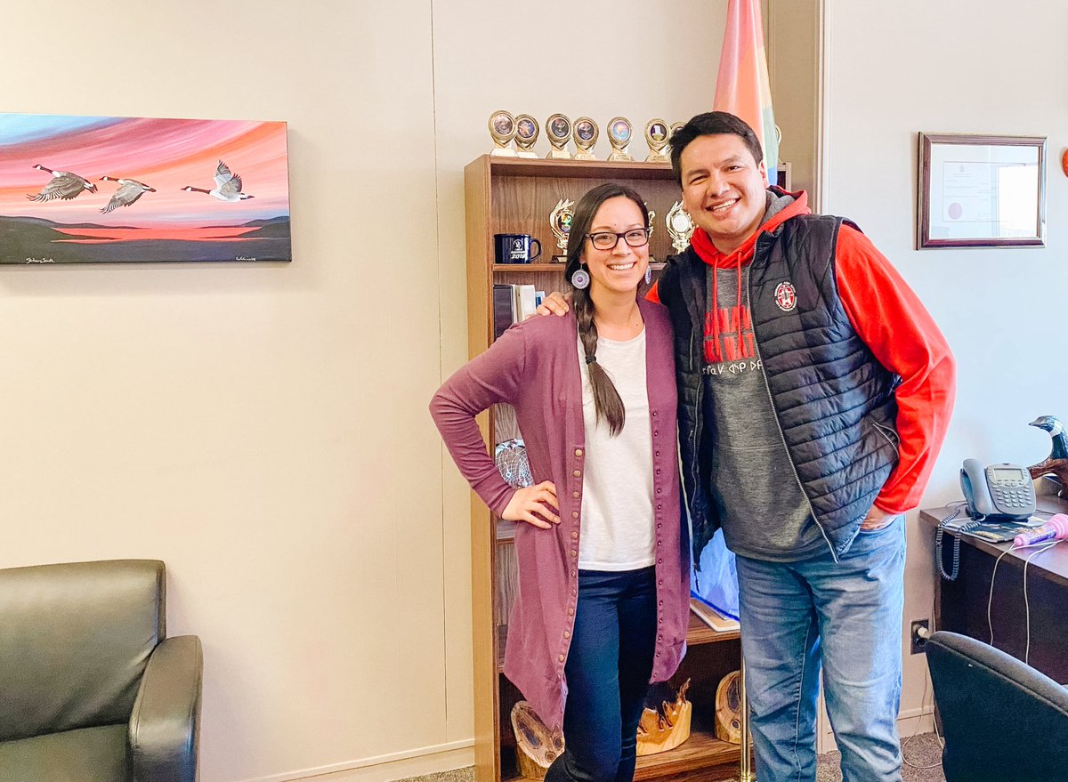 's tweet image. Gitchi Miigwetch @dgcfox for taking time to chat with me today about how schools in #Tbay can support families &amp;amp; students relocating from remote FN communities.
Your voice, perspectives and stories are so appreciated, and very helpful for my #research #FNMIed