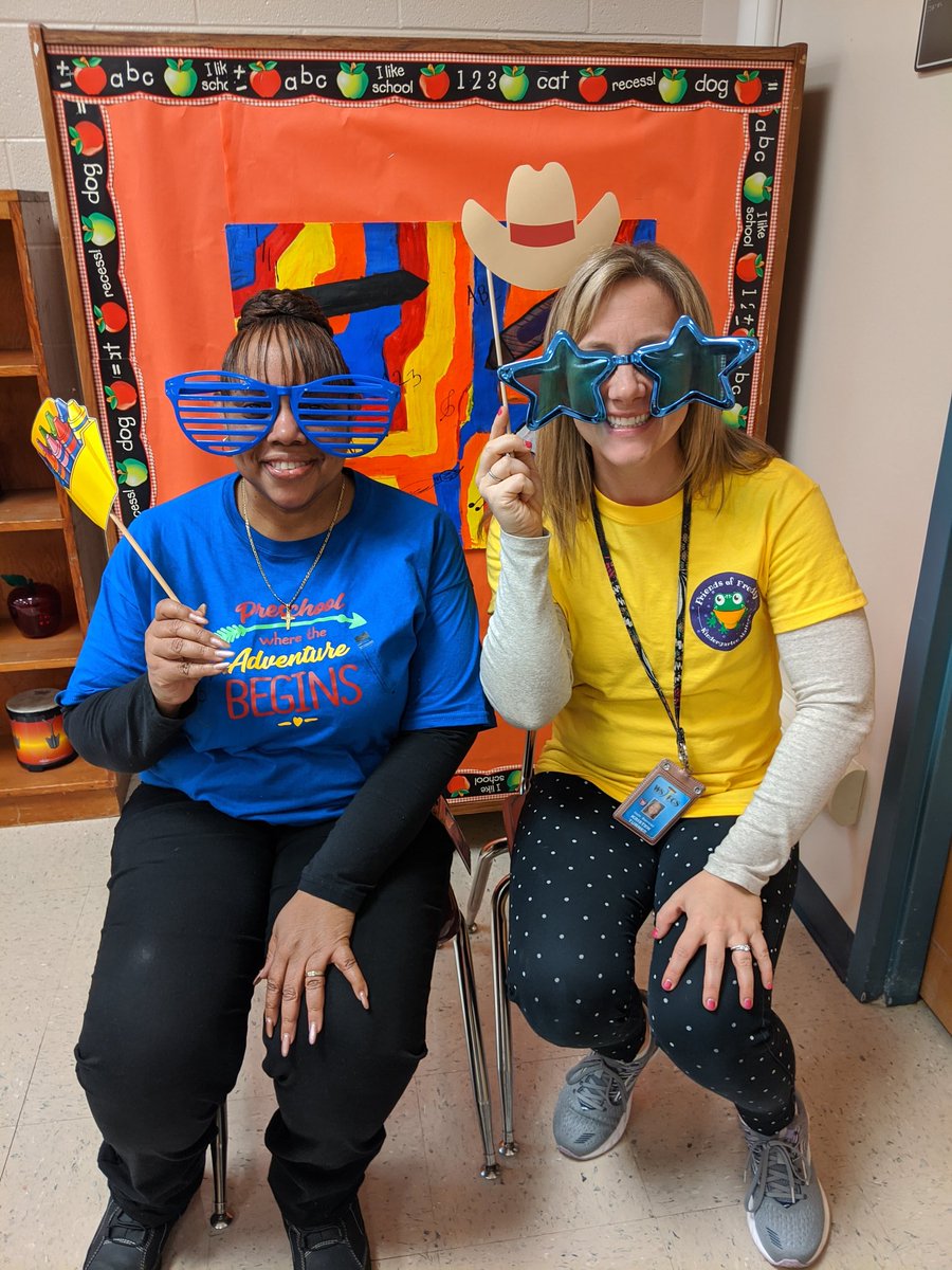 KgturnerErlyLnr's tweet photo. Stop 7 @DiggsLatham and I had such a fun time wrapping up my day by playing 1 on 1 basketball with an incoming kinder ๐ #C2Kwsfcs @ReadyFreddyWSFC @KBendheim https://t.co/VBiHlVCFlh