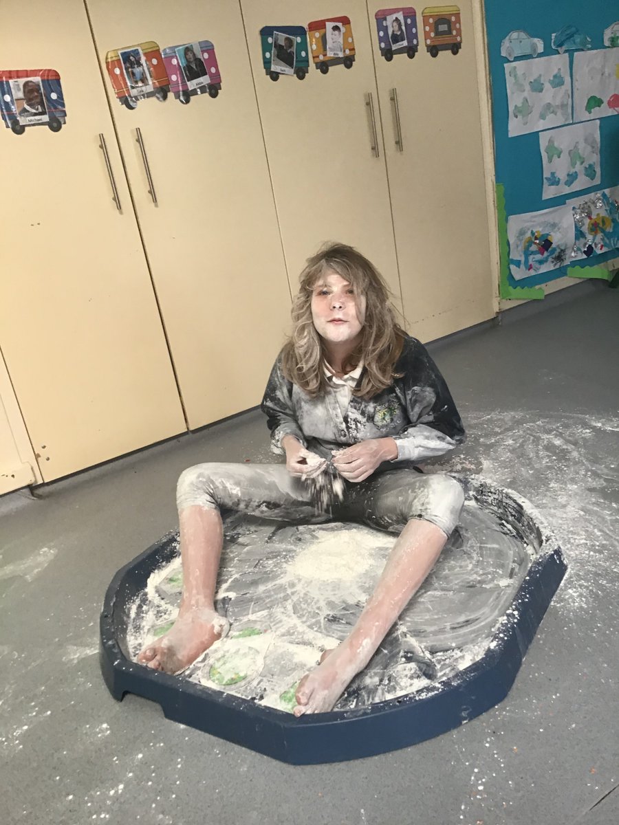 This week Pink Class have been settling back into class. We’ve really enjoyed exploring different stories, using our senses and developing our communication skills during group time!