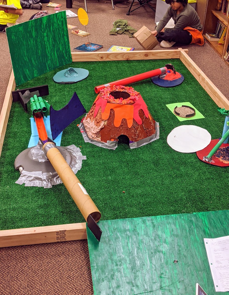 MrsJenNusbaum's tweet photo. Oh, the thrill an authentic audience gives to a #Maker! Somehow, between Science Fair and Spring Break, our @kga5th and @KGA6th teams did some amazing designing and building for the @KnoxGifted Science and Engineering Night! #kgarocks https://t.co/bNdRYulIcL