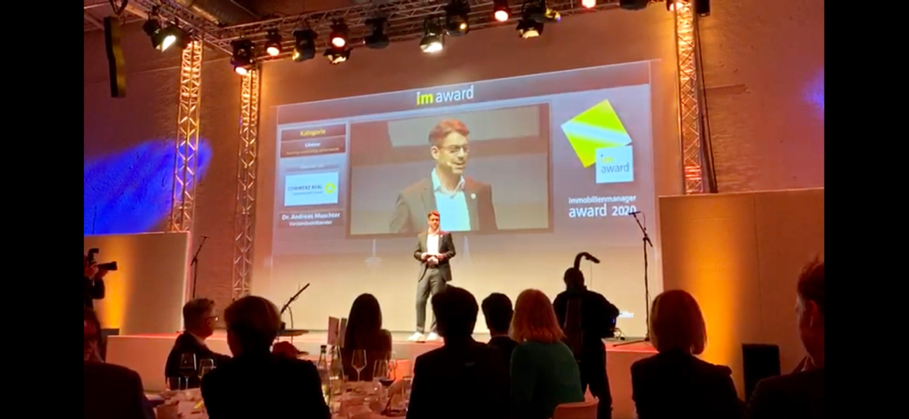 commerzreal's tweet photo. Sie gilt als Grande Dame der Immobilienwirtschaft: Der Immobilienmanager-Award 2020 in der Kategorie „Lifetime“ geht an Bärbel Schomberg – und es ist uns eine Ehre, die Laudatio zu halten. In Sneakern, versteht sich. #followthesneaker #imaward https://t.co/QXSTT2ojkI