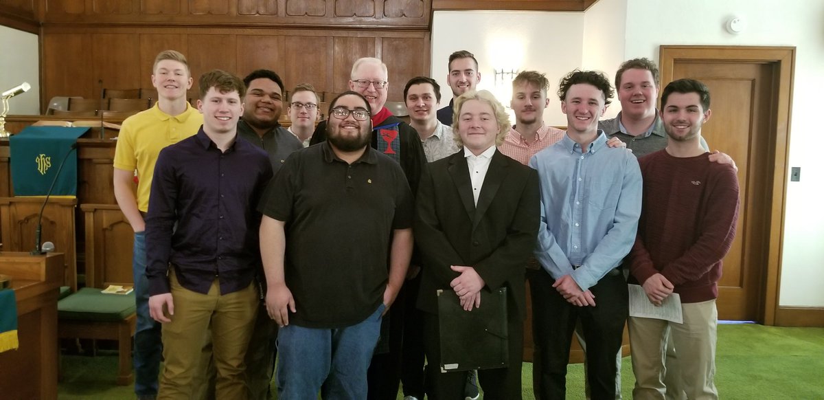 AlphaTauOmega_'s tweet photo. Had a wonderful time listening to our alumni brother Reverend Raymond Hankins lead the service at Canton Christian Church this past Sunday. Brother Landon Yocom also performed in the choir there as well.🙏🏼🔵🟡 https://t.co/GCxBbmFfNz