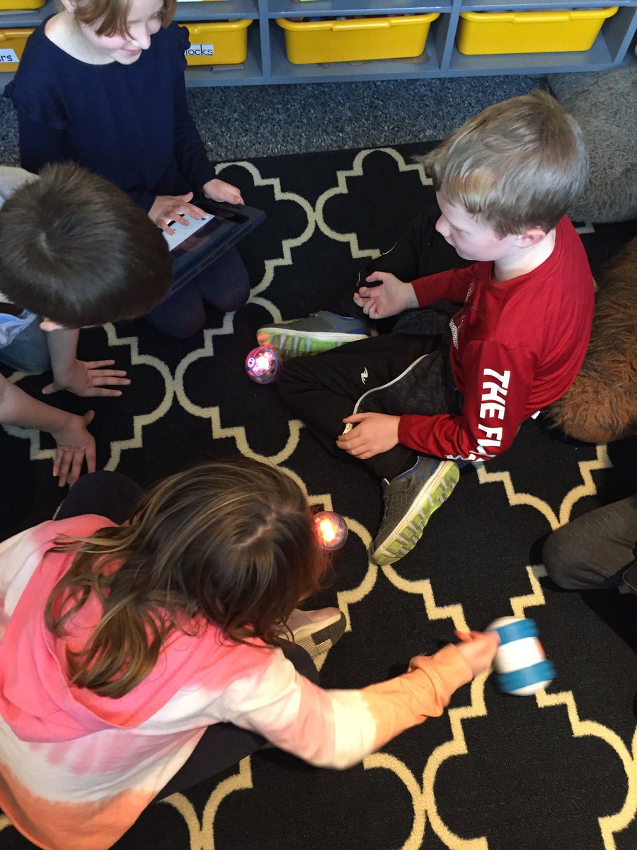 OKLandingSchool's tweet photo. Robotics fun in grade 2 at OKL. @OKLandingSchool @SD22Vernon #robots #coding https://t.co/YEDMmA25Ha