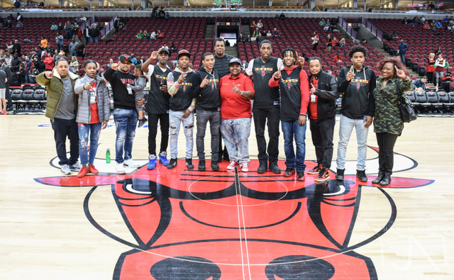 WithanEyePR's tweet photo. #TBT with @circlefdn! Get your tickets today to the @chicagobulls vs @pacers fund-raiser benefiting The CIRCLE Foundation and celebrating 11 years of service. For more info: https://t.co/2SSaK83F5q #CIRCLEFoundation #ChicagoBulls #Pacers #Basketball #fundraiser #Chicago https://t.co/2Dymz5SGs7
