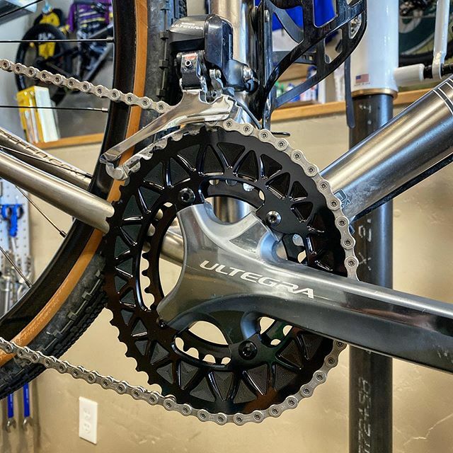 ToroGrind's tweet photo. Need more gearing range on your gravel bike? These 46/30 Absolute Black oval chainrings will get you there!
🎯
@absoluteblack.cc @rideshimano @shimanogravel #absoluteblack #absoluteblackoval #oval #chainring #ovalchainring #shimano #ultrgra #litespee… https://t.co/26uBywNOJl https://t.co/qmHLQwEHqI
