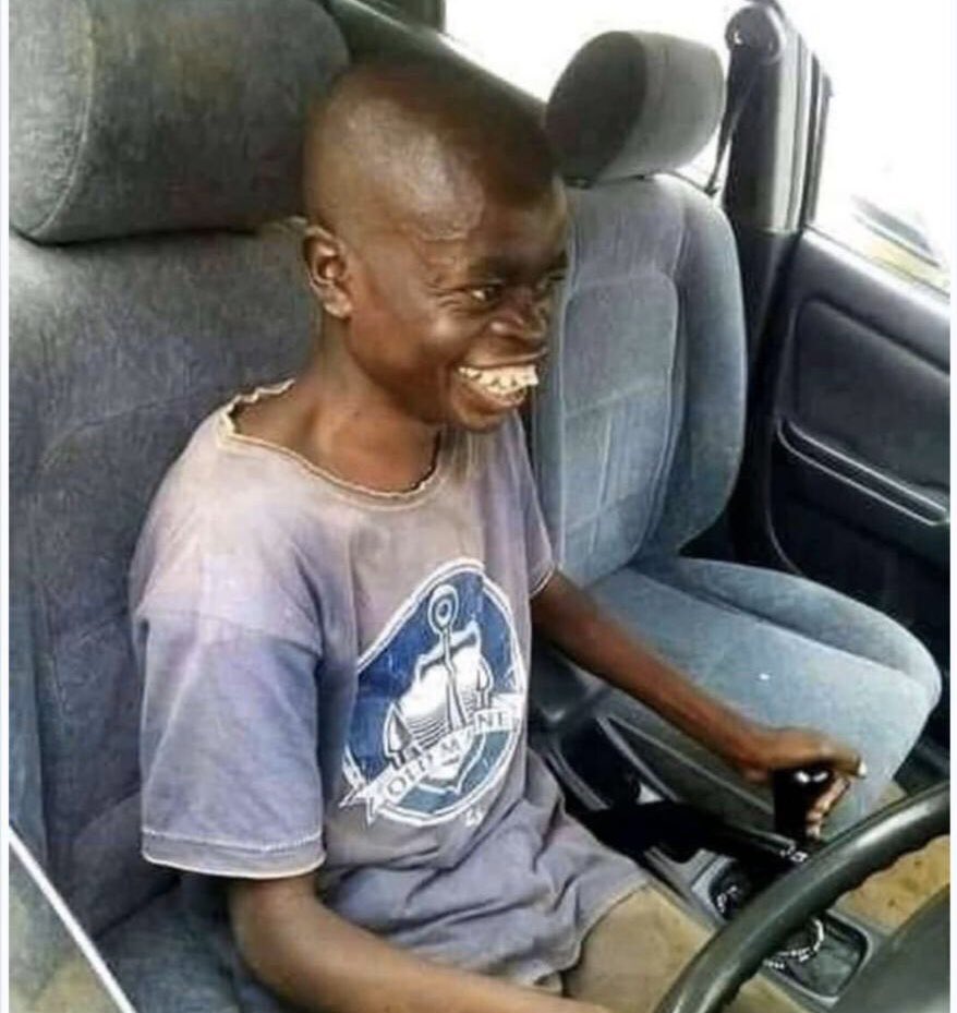 luca_varan's tweet photo. Premier jour de conduite  d’un baoulé à l’auto école 😂😂😂 https://t.co/YLrLEn2GwU
