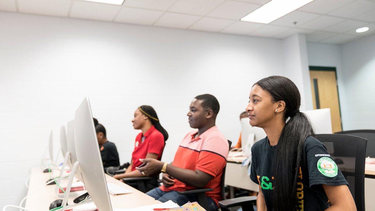 FAMU_1887's tweet photo. Sophomores/Juniors interested in pursuing journalism careers are encouraged to apply for the @DJNF Digital Media Institute. Fifteen students will be selected for training in the latest digital techniques from 5/11 - 5/15. All expenses paid. Apply by 3/6: https://t.co/i2Zs2WU0th. https://t.co/GaOwoi7O3Q