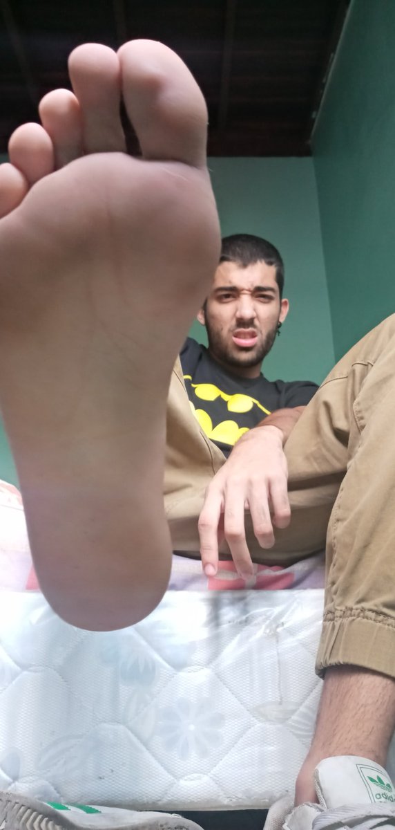 Mientras caminas a mis pies pienso en patiar tu cara y tu seguiras implorando mas golpes, mas humillacion, mas dominacion 
#findom #cashmaster #cashcow #cashrape #walletdrain #walletrape #worshipme #humanATM
