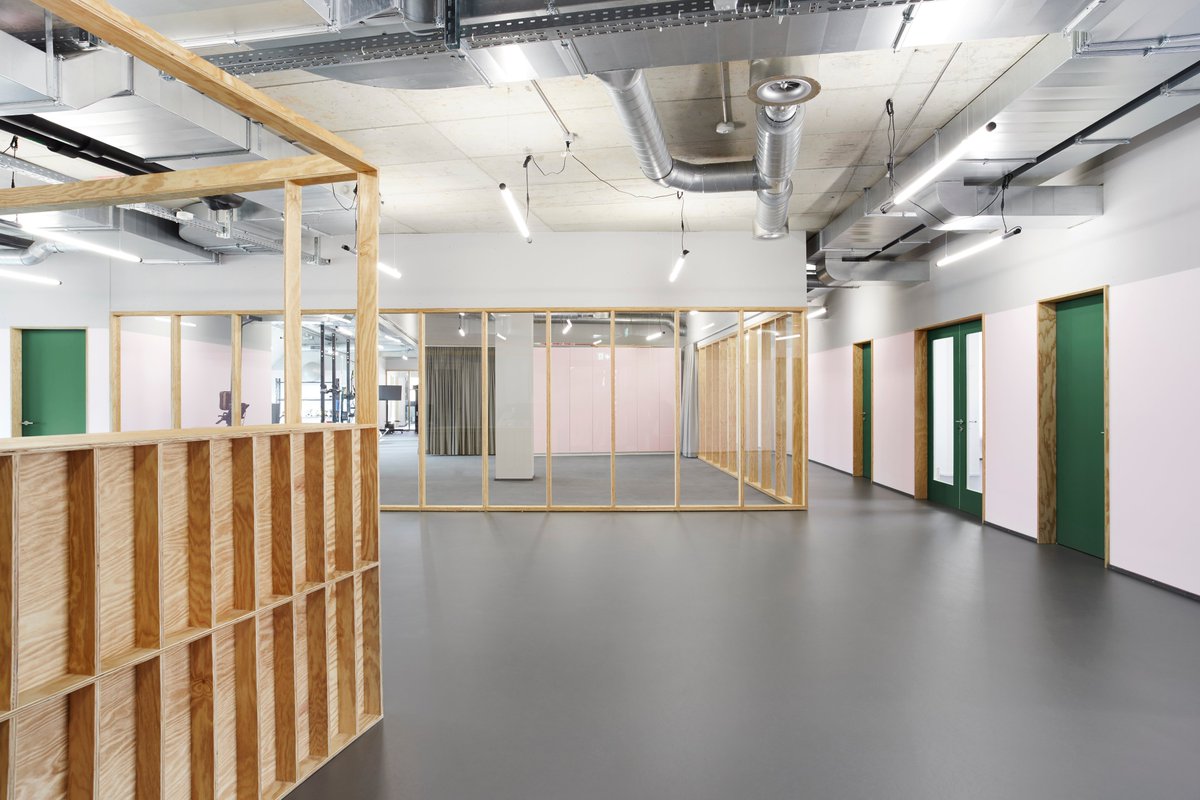 helsinkizurich's tweet image. Nice! HZ&apos;s &apos;Xplatz&apos; or &apos;Therapie Kreuzplatz&apos; project in Zurich published in @divisare_ - Thanks! Grazie! Have a look here: divisare.com/projects/42172… #interiorarchitecture #healtharchitecture #beyondminimal