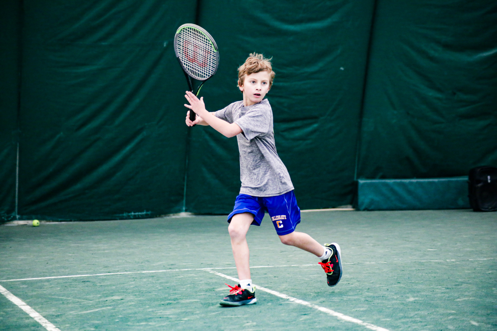 JMTANY's tweet photo. Forehand on the run is definitely a tough shot. The easiest way to make it back over the net is to hit it cross court.
#tennis #jmta #head #solinco #nike #practicemakesprefrct #workhard https://t.co/zCYgKLFo0g