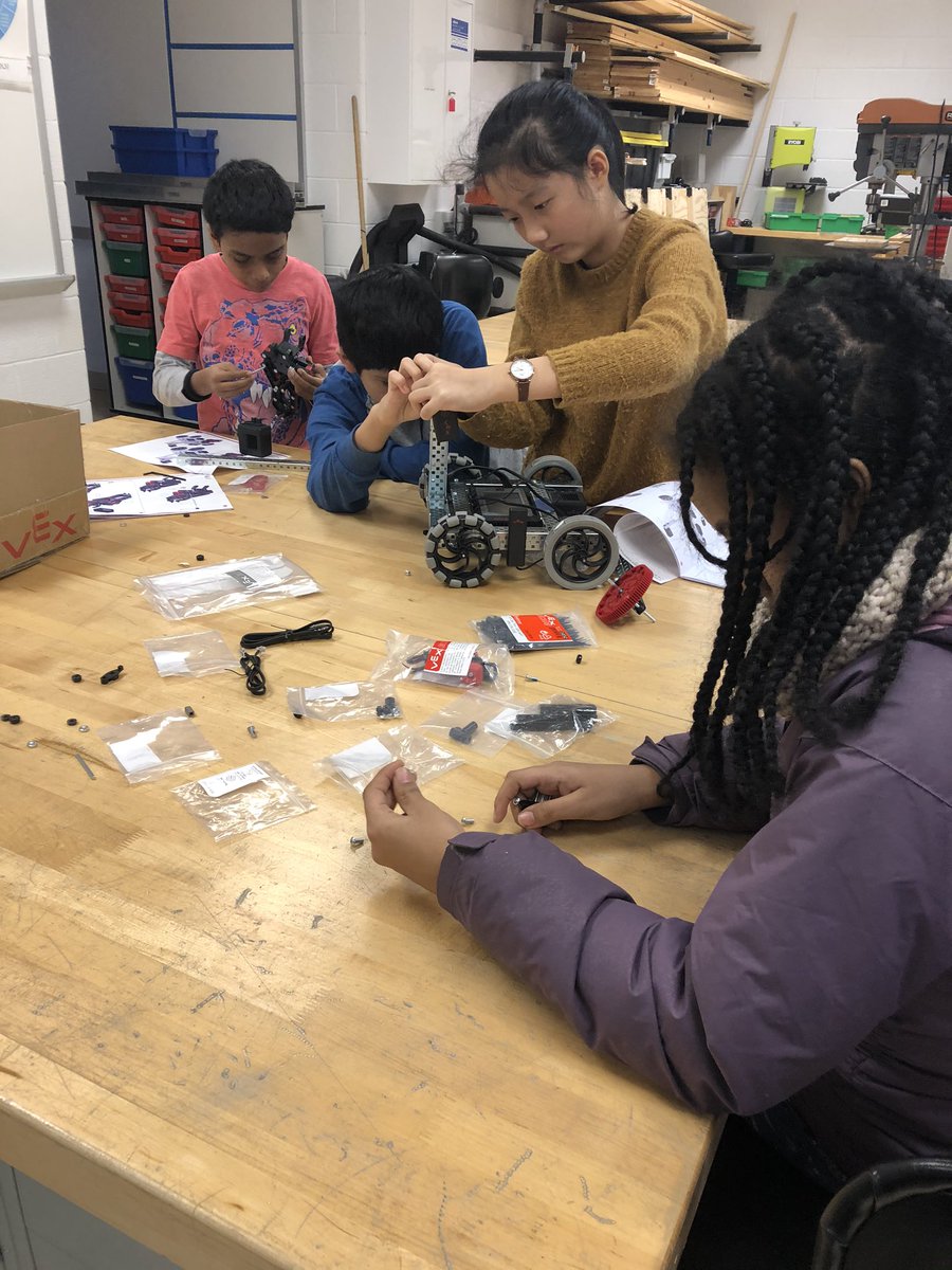 ms_vsez's tweet photo. #teamfccps, @BIEPartnership, @FCEFoundation, @envisionexp. MEHMS HERO Club wants to add an extra E to STEM for Engaging! https://t.co/6j68csDl2y