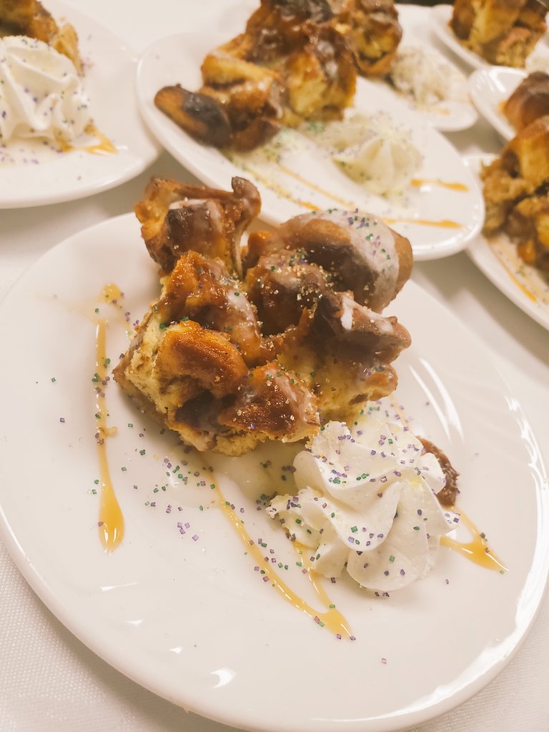 ShelbyChefs's tweet photo. Family Night @ShelbyCrossing was a huge hit! Mardi Gras themed!🎭 #Trilogyliving #Familynight #Operation930 @nolafoodguy @chefJohnDSS @kbmondaykaren @AlyssaSpicer3 @PeteBrogger https://t.co/lJ2kLCPY2H