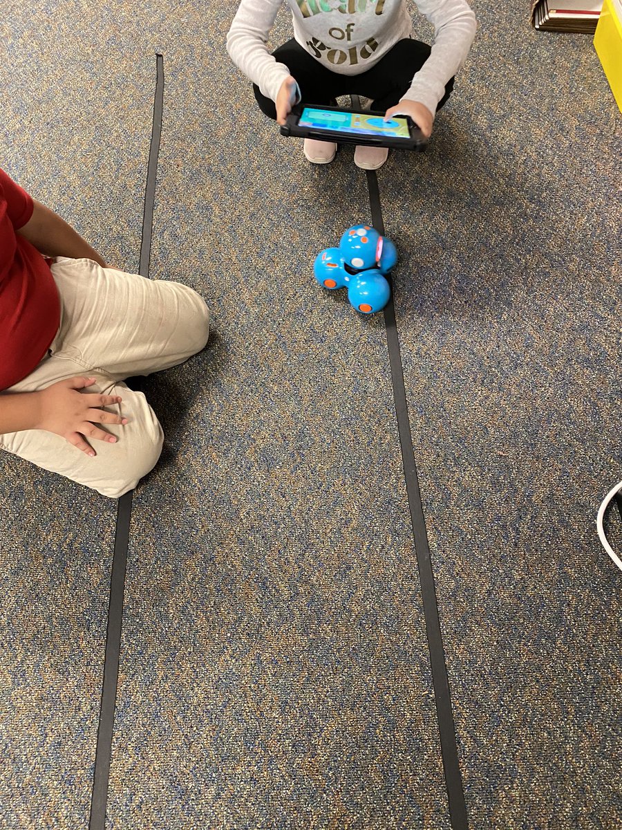 BestKidsofAll's tweet photo. Our 2nd Graders using the Go App to program Dash. @ChancellorComet @AliefTech @AliefISD @OfficialDLDay #CHNTech #DLDay #AreaBTech #AliefDigitalLeader #Aliefmission https://t.co/ZT8YMTR8OB