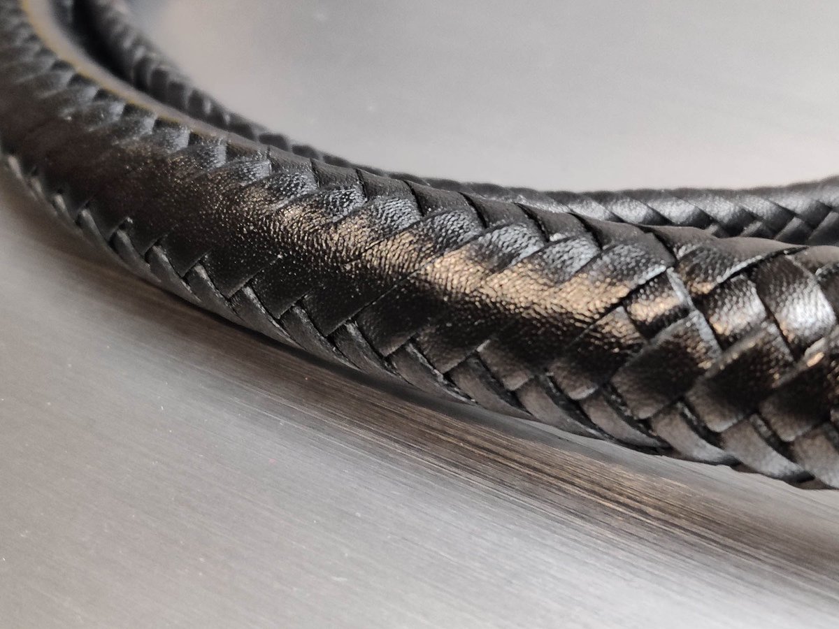 A close look at a 3 foot, 16 plait black Signal whip with a braided in popper loop.
.
.
.
.
#Whip #Whips #LeatherWhip #LeatherCraft #LeatherWork #Signal #SingleTail #singletailwhip