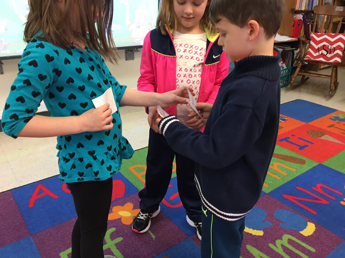 teachashifflett's tweet photo. Using Kagan’s Quiz Quiz Trade to review word wall words! @JBWatkinsES @KaganOnline https://t.co/gtiUTYyRDh