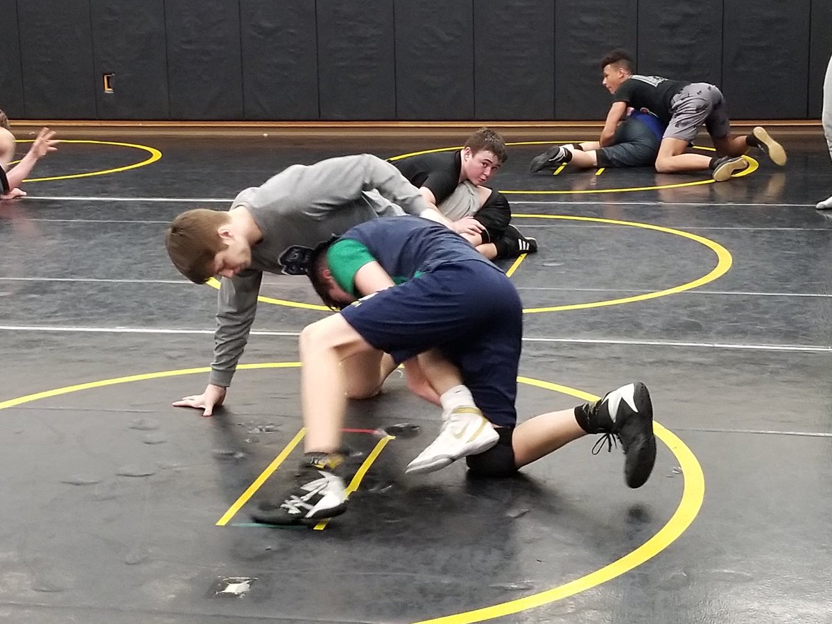 Another day another practice for these guys! Always great watching them work with the next generation of #WestsideWingmen! Great practice at <a href="/avonnorth1/">Avon Middle North</a> today! #Future #WorkHardHaveFun #ThePlaceToBe <a href="/Jaden_Reynolds3/">Jaden Reynolds</a> <a href="/rioux_ray/">Ray Rioux</a> @Cheaney93466055