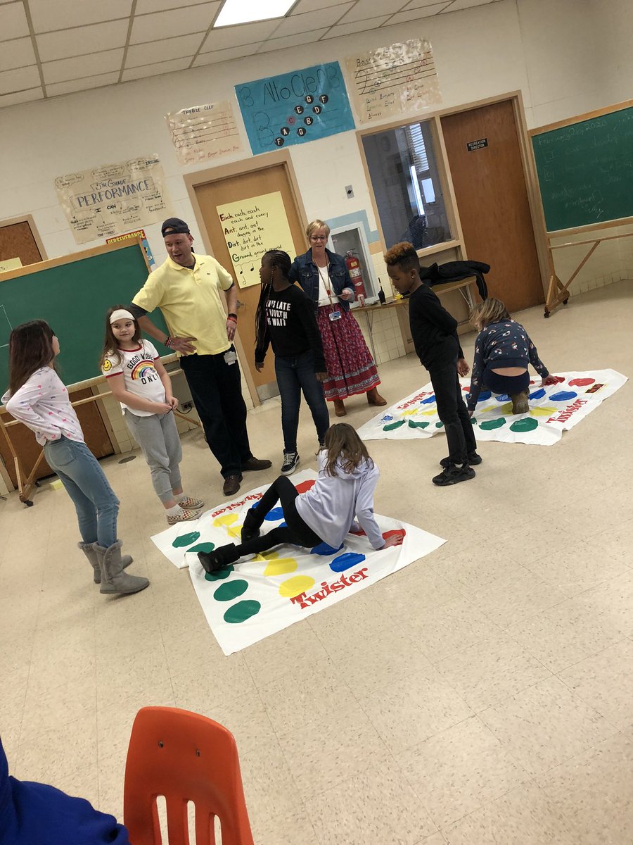 jenifer_crisp's tweet photo. Building relationships! Our after school mentor/mentee board game party was so much fun! @kellyaoconnell @BCPS_Mentoring @MarsEstatesBCPS https://t.co/MByDW6VAK4