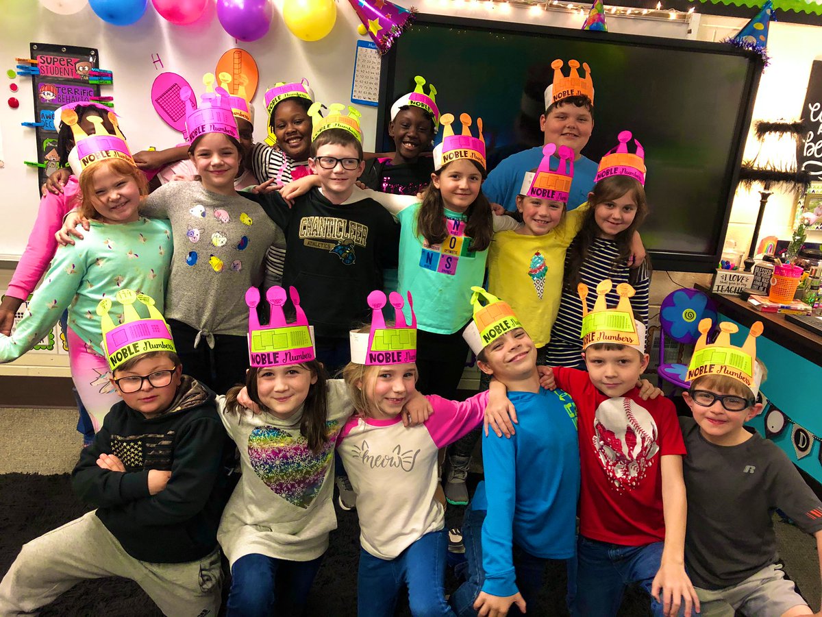 mrsdevyn_wge's tweet photo. We loved making party crowns that showed standard, expanded, and word forms AND 10 more, 10 less, 100 more, and 100 less to continue our 3-Digit Place Value Party! 👑 🎈 🎉 #WeLeadWGE https://t.co/dRSlsK4t30