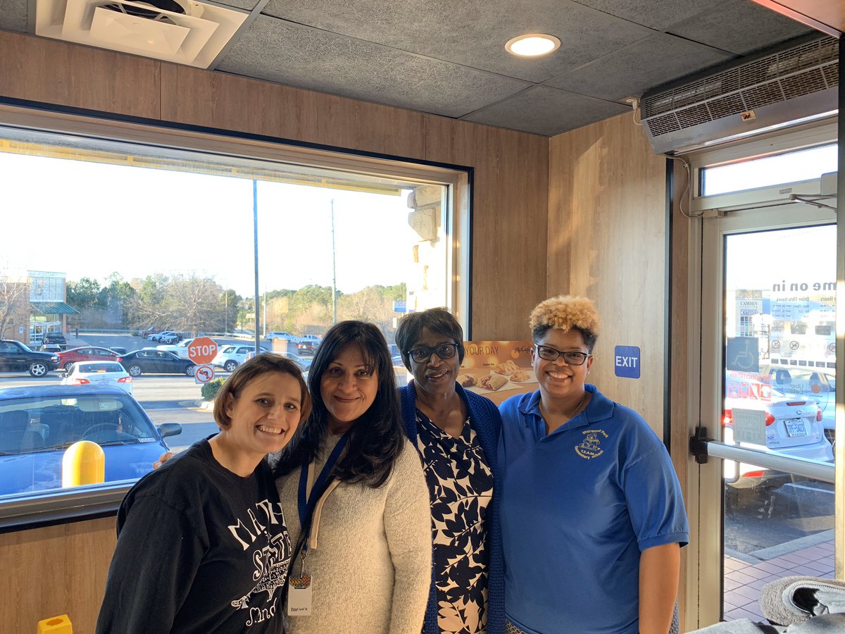 SherwoodParkES's tweet photo. @CCSElemEd We are so excited to be enjoying time with our students and families outside of school at our McTeacher Spirit Night!!  Come out and join us!!! #SWPES #caringcommunitypartners https://t.co/tu7xvKIcNG