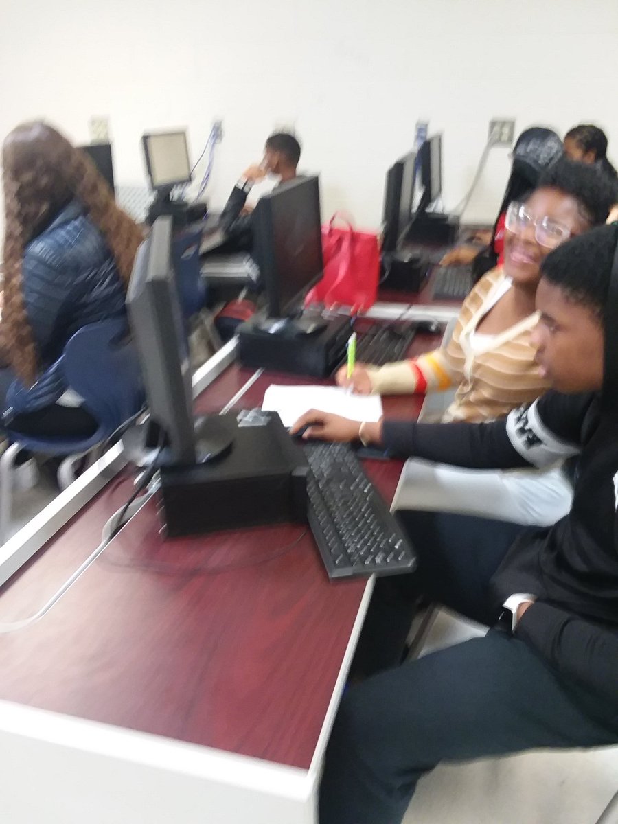 BrandonAnderso6's tweet photo. Students researching the line of succession from standard 10c and completing a graphic organizer with it! ❤❤❤ #ncssbethebest #DLDay @writeright_now @AskAdam3 https://t.co/GMHrIaOvuR