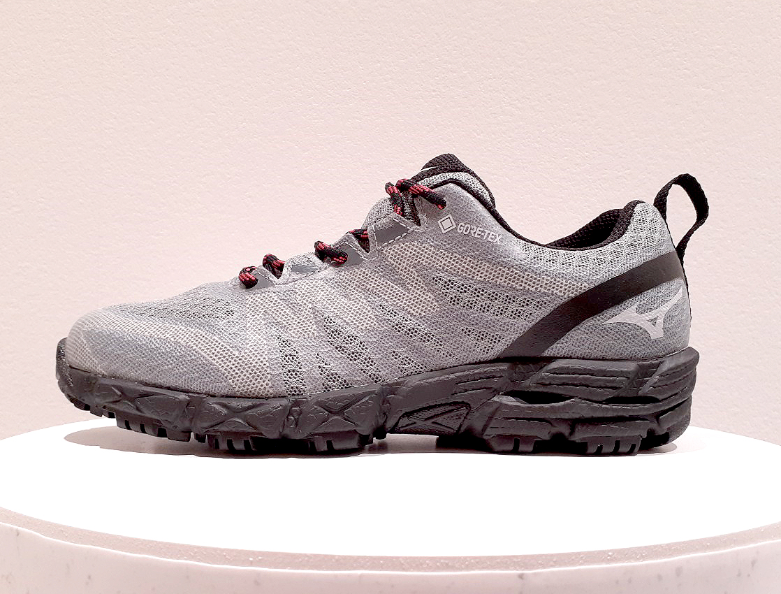 ミズノ ウェーブガゼル2