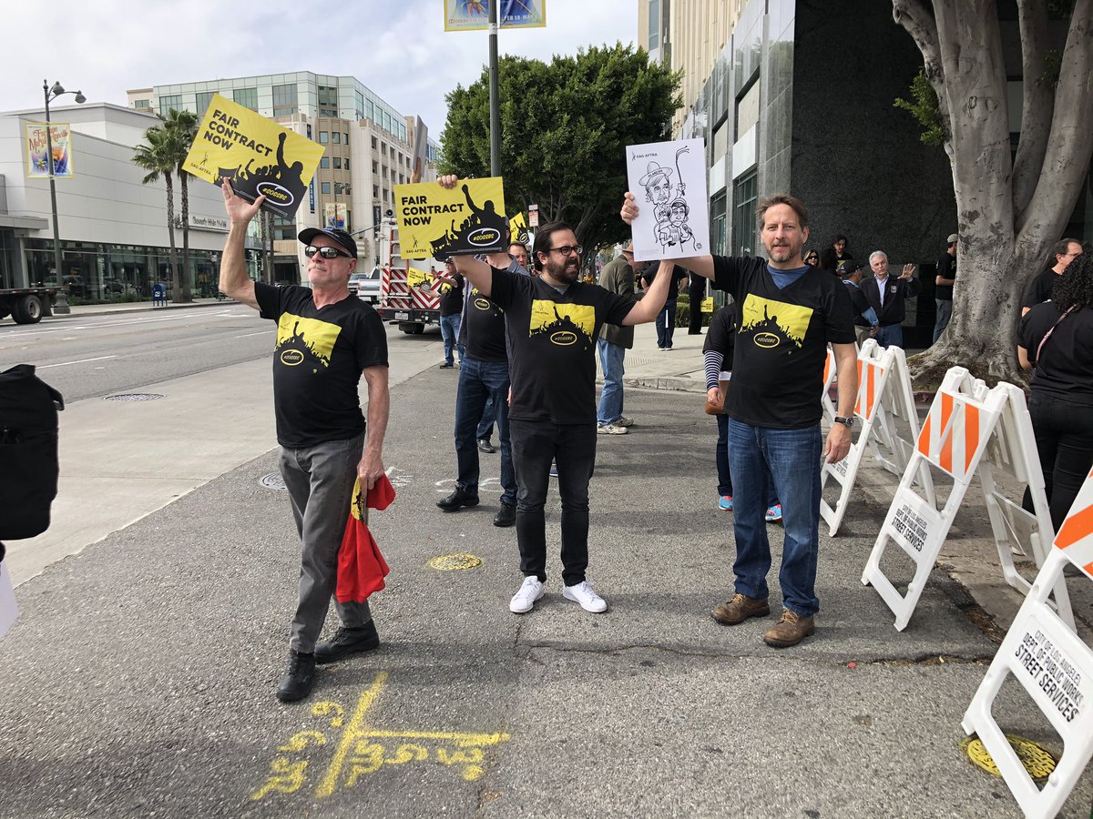 sagaftra's tweet photo. We stand in #solidarity with the employees of SBS. We’re here and we are not going anywhere! #SOSSBS #SAGAFTRAUNIDOS https://t.co/Nd1ihUiMlh