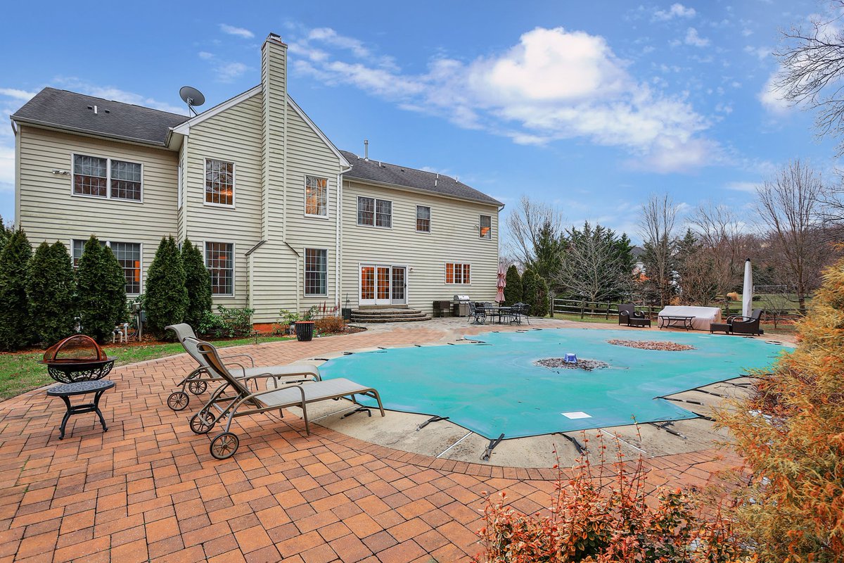 vdiazrealtor's tweet photo. ✨Open House✨ Sunday, March 1st from 2-4pm at 68 Fox Chase Ln, Belle Mead, NJ 08502 | 5 Bed, 5 Bath w/ 3 Acres
#montgomery #sellmymontgomeryhome #vanessadiazrealestate #openhouse #NJopenhouse #househunting #njhomesforsale #somersetcountyhome #remax #weareremax #remaxinstyle https://t.co/pB1hGm3KWf