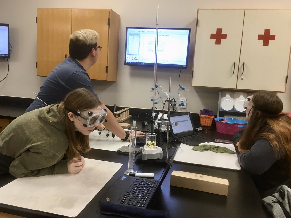 jan_masterson's tweet photo. Checking concentration of acidic values and analyzing data. #1LISD #DLDay #Good2Great https://t.co/hcOWvGsF0m