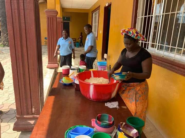 AfricanDreamAc1's tweet photo. Feeding, a basic practice at ADA. Keeping our kids healthy, happy and focused. We are the way to the future! https://t.co/Y2QJfPwgnx