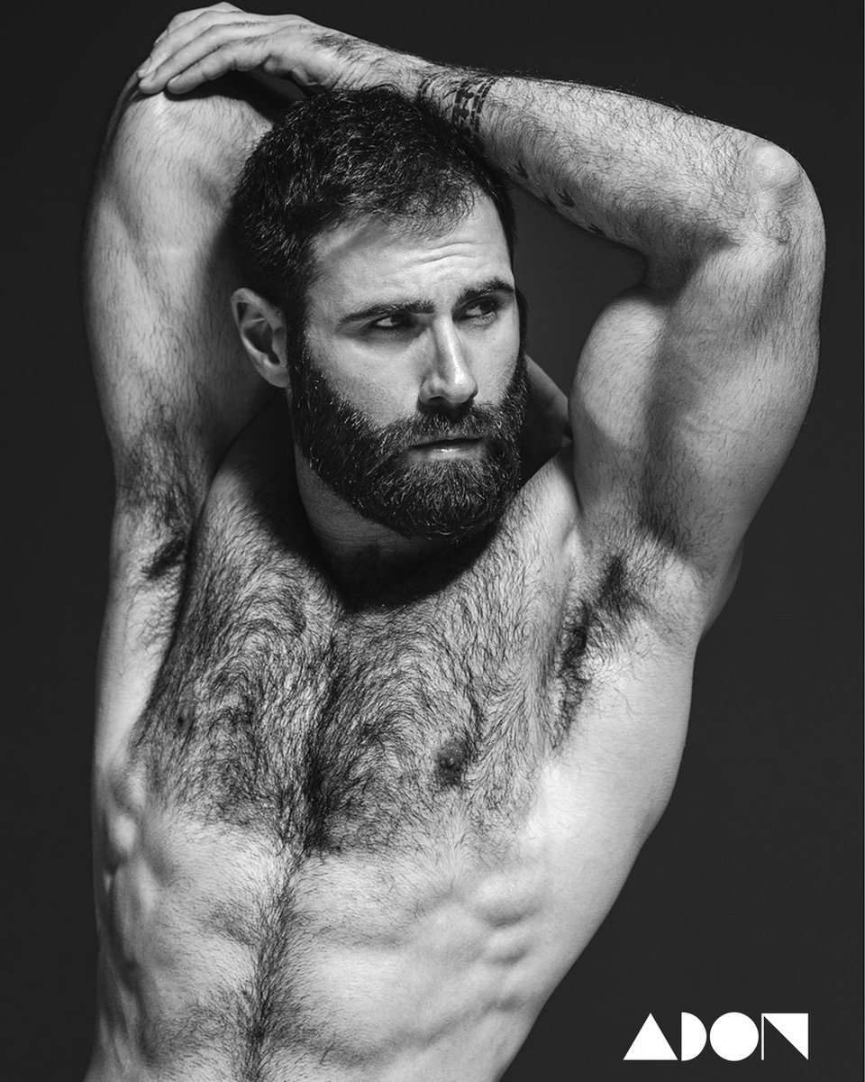 Mi nombre es Carlos y soy tu macho. Sé que me deseas.
-36 años.
-Macho Alfa.
-Dominante y protector.
-Soy el líder.
-Egocéntrico.