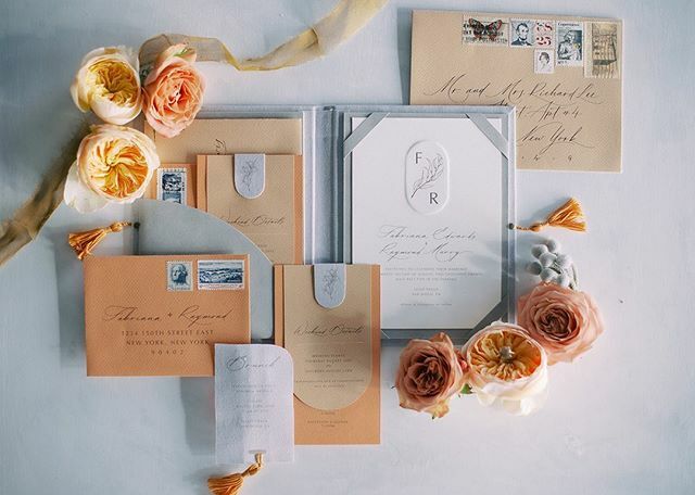 Invitations that match the florals? YES PLEASE!!🧡
⠀⠀⠀⠀⠀⠀⠀⠀⠀
Flowers:  @ansieflorsitry 
Calligraphy: <a href="/paperocelot/">PaperOcelot</a>
Photography: @sarahcasmass ift.tt/32wWovn