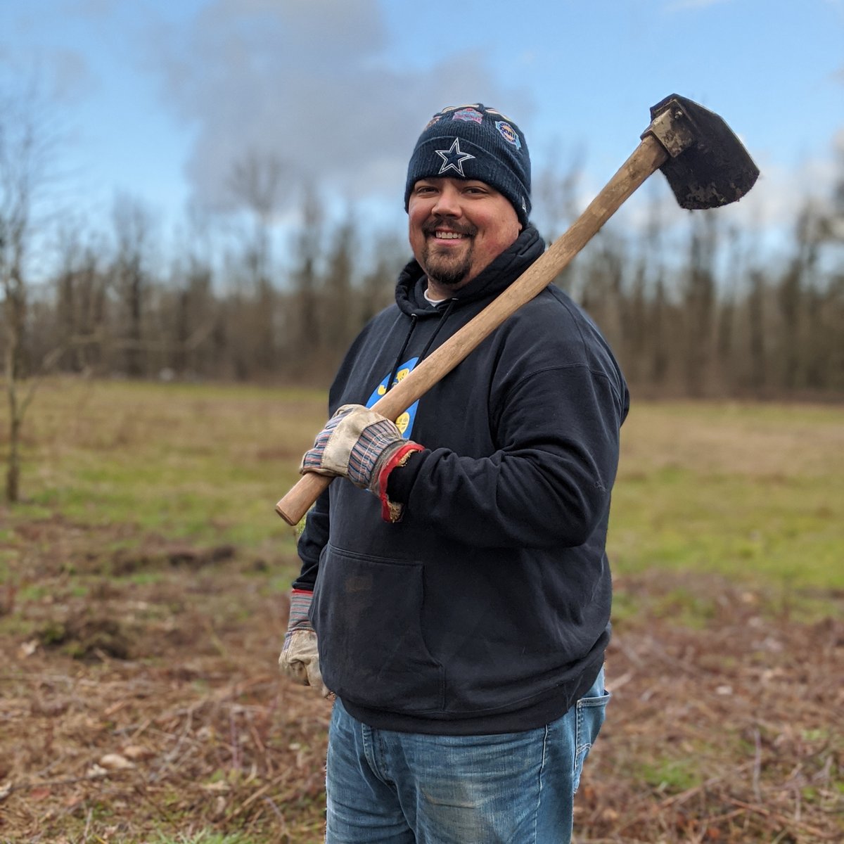ColumbiaEstuary's tweet photo. Moar photos of the great crew of #volunteers who helped #planttrees at #SandyRiverDelta on Sunday! We had a rainy start and some strong wind, so thanks to the amazing folks who persevered. Extra thanks to @SandyWatershed & Friends of the Sandy River Delta for help! https://t.co/Cro18AQyW8