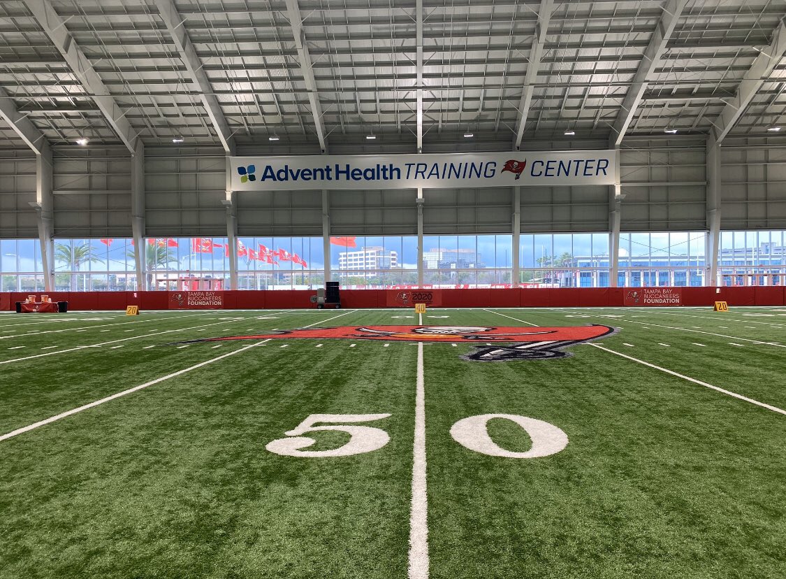 AHSravensnest's tweet photo. 🚨RAVENS🚨 Make sure you come to the Buccaneers indoor practice facility tomorrow night @ 7:00 to watch your back to back 2A state champions @RavensFlagFB take on the 1A state champs Robinson!🔥 https://t.co/fpFBwIoqdv