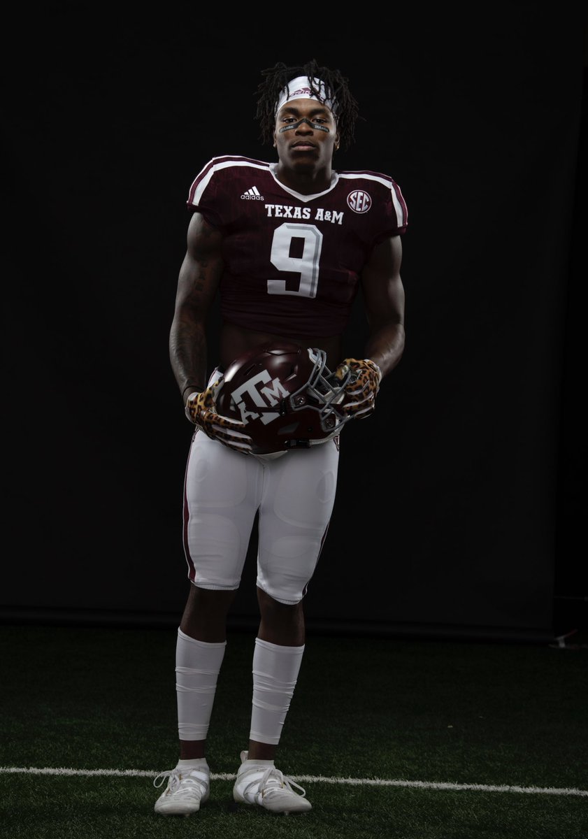 WakeEmUp9's tweet photo. I want to thank Texas A&amp;M for everything. Every game was one I’ll never forget. Win, lose or draw The 12th man never lost they’re spirit. I want to thank my brothers for the love and support. Our bond will last forever. I have now placed myself in the transfer portal🙏🏾
#WakeEmUp https://t.co/VxOJ7ckeQK