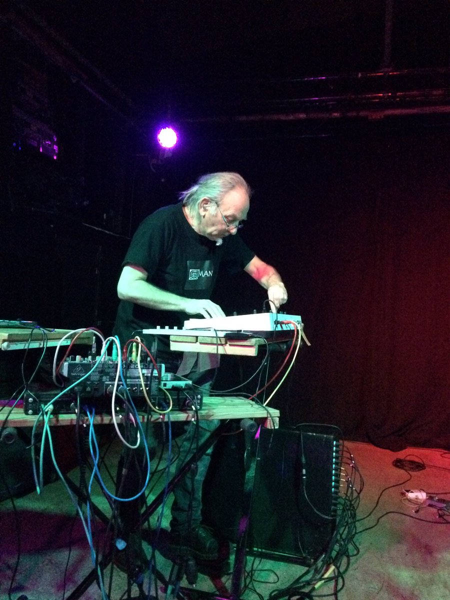 The Legendary Pink Dots waren goed als altijd. Edward Ka-Spel nog zeer goed bij stem, en nog steeds op blote voeten. Goede liedjes met de nodige psychedelica. Dank <a href="/haperendemens/">haperendemens</a> <a href="/FormatoryApp/">Archaic Inventions</a> en @OCCII_Amsterdam Topavond!