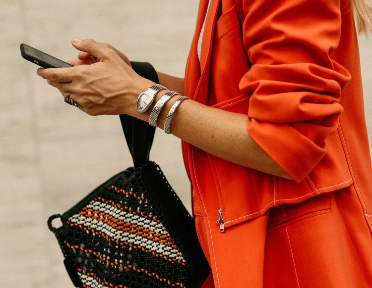 Influencers are now charging fans for a more intimate social media experience by putting up 'paywalls' on Instagram and WeChat. With this new revenue stream for influencers, what will this mean for the future of brand partnerships? 
Via <a href="/voguebusiness/">Vogue Business</a>  ow.ly/O51f30qkwOO