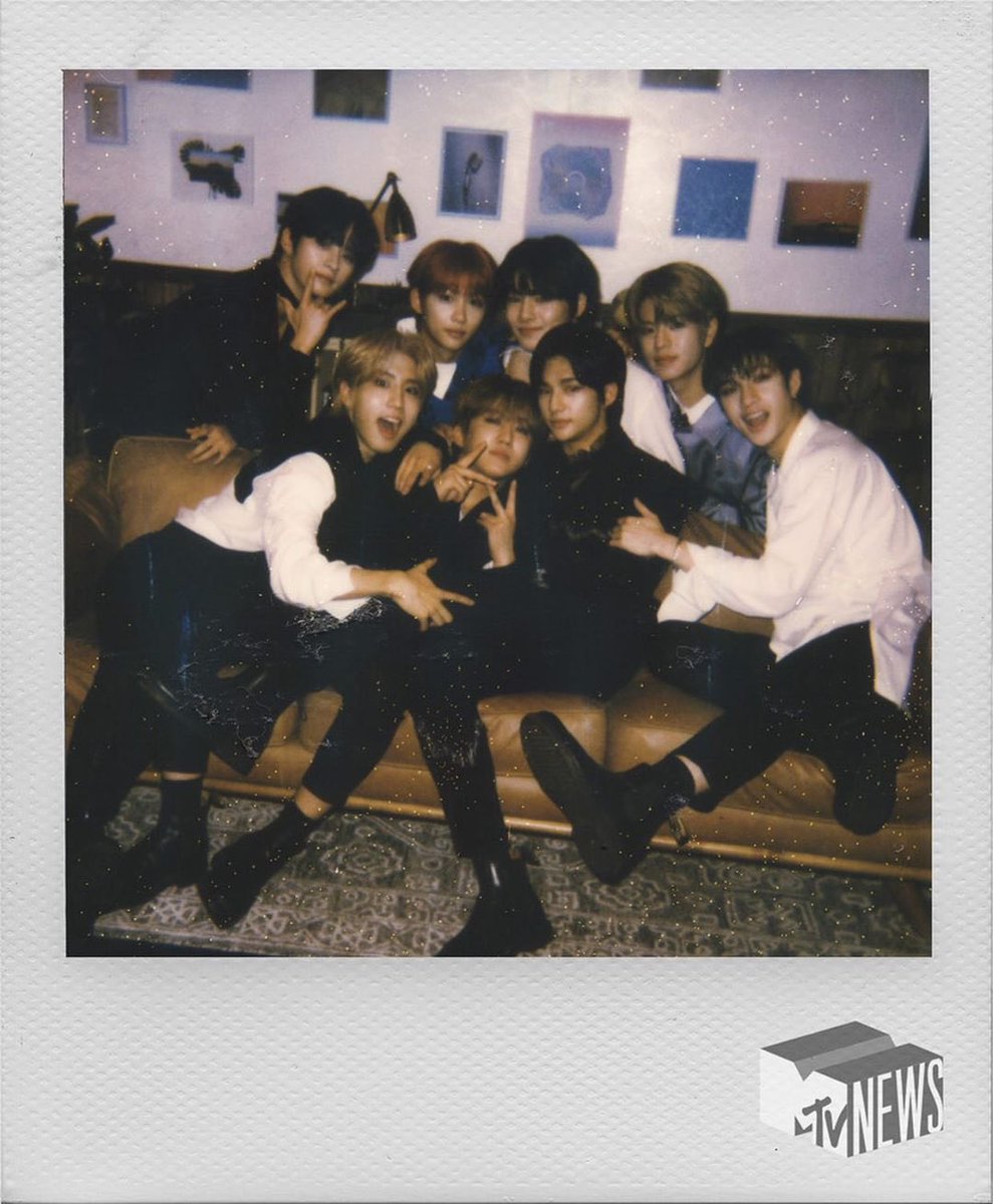 Stray kids фанфики. Фф стрей кидс 2000 кассет. Txt и stray kids. 2000 кассет на которых крутится вишневое лето фанфик. 2pm и stray kids отношения.