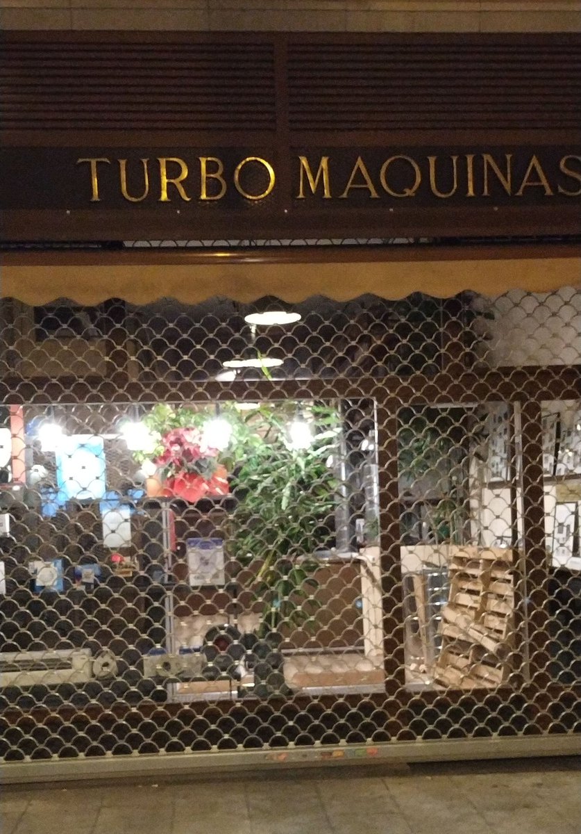 Monty_python_08's tweet image. Ir por la calle y encontrarte este caramelito: "Turbo máquinas". Sin medias tintas, con la polla fuera. Seguro que le gusta a @davidbroncano, @vidamoderna #laingienería