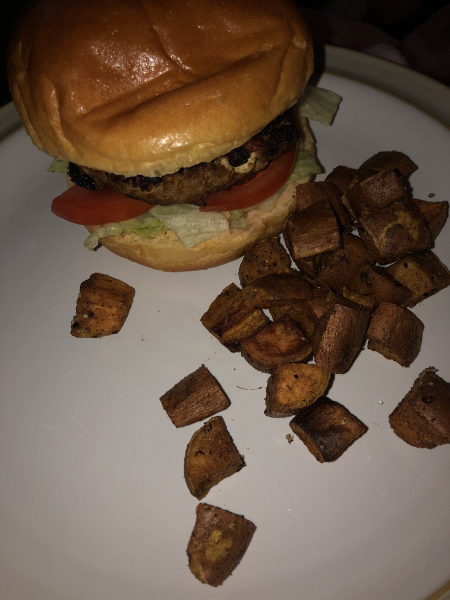 thisismrsread's tweet image. Still relying on Ping meals and generosity of family and friends while #thebigbuild continues... tonight’s lamb burger and sweet potato 🍠 from the uncle in law 😋