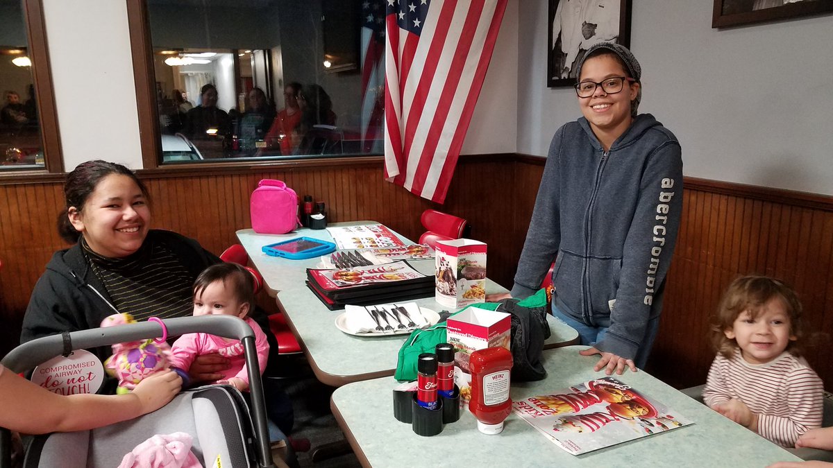 MrsTonnisen's tweet photo. Family Fun Night is underway come on down! @SEPTAOldBridge @OBplayunify @SONewJersey @oldbridgeea @MrsCarrollOBHS https://t.co/o50hhxTPqE