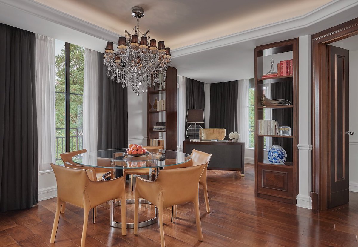 DiscoverSuites's tweet photo. With generous living space and rooms bathed in natural light, our Presidential Suites are an urban sanctuary in #WashingtonDC. #RosewoodWashingtonDC #RosewoodHotels https://t.co/Yoma1C4NT1