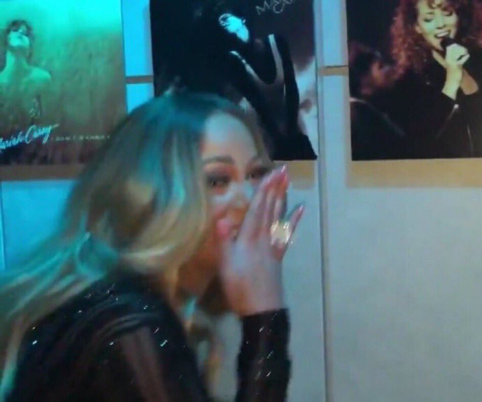 alwaysbeourmimi's tweet photo. @MariahCarey SCREAMINGGGG K.O DEM B!TCHES QUEEN https://t.co/HLnIzHVifN