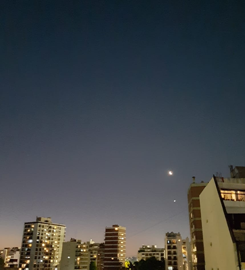 elmanuclg's tweet photo. AHORA #Conjuncion Luna y Venus. Buenos Aires, Argentina @El_Universo_Hoy https://t.co/qe6XgMPF5U