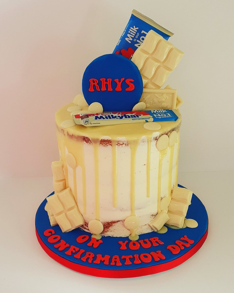 Laurasbakedcre1's tweet photo. Confirmation cake for Rhys Tuesday!
Lemon drizzle sponge filled with swiss meringue buttercream & drip in belgium white chocolate!
Decorated in yummy Nestle treats π
@NestleUKI
@MilkybarUKI
#cake #confirmationcake #milkybarcake #cakecreator #laurasbakedcreations #limerick https://t.co/XDYhTNZCY2