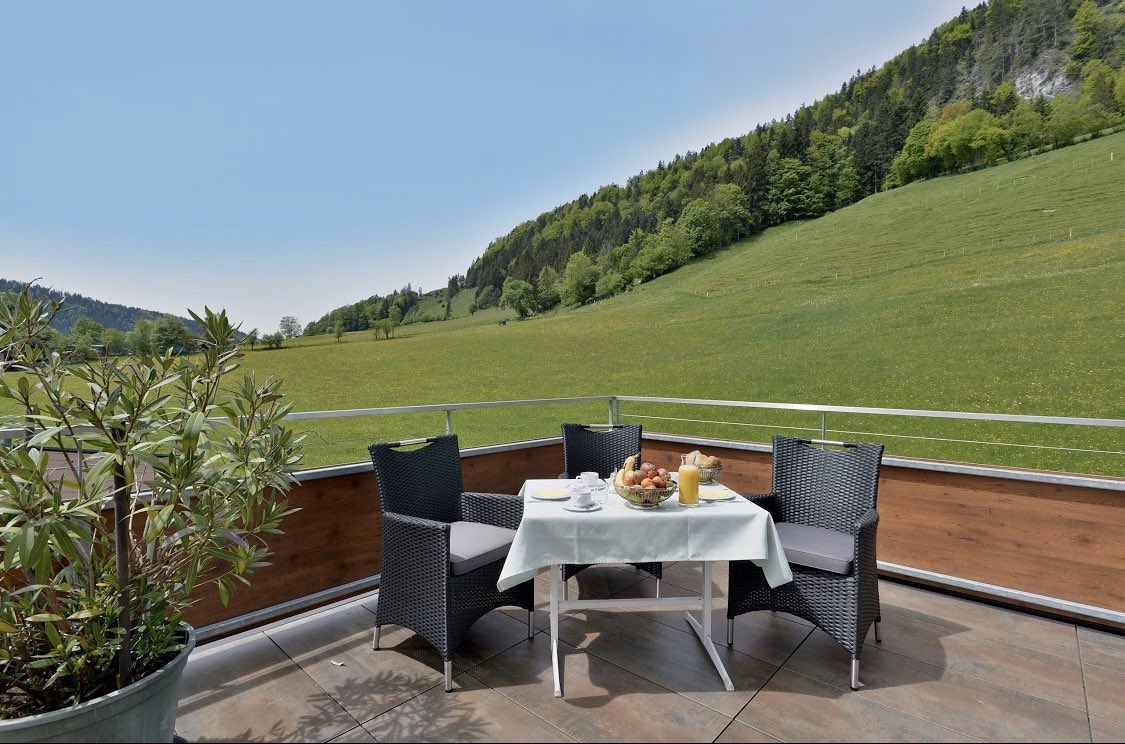 n7_40's tweet photo. Hotel Garni Tirol
فندق غارني تيرول .والشسي
قرب بحيرة #Walchsee 
من زيلامسي الى الفندق 1:44 ساعة 93 كم
@tourist_exp 
@abohazoom 
@AHMADALAZMI74 
#أحداثيات 📟
N47°38.625 
E012°17.418
#أبو_إيلا https://t.co/08REzN6nv9